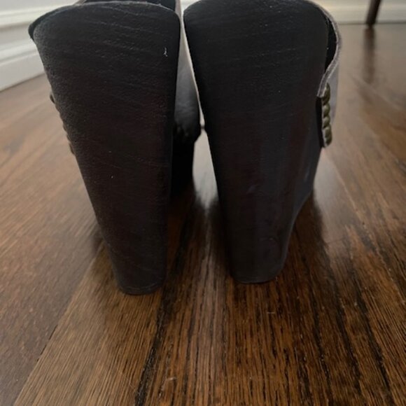 Charles David Made in Italy Peep Toe Wedge - Picture 5 of 8